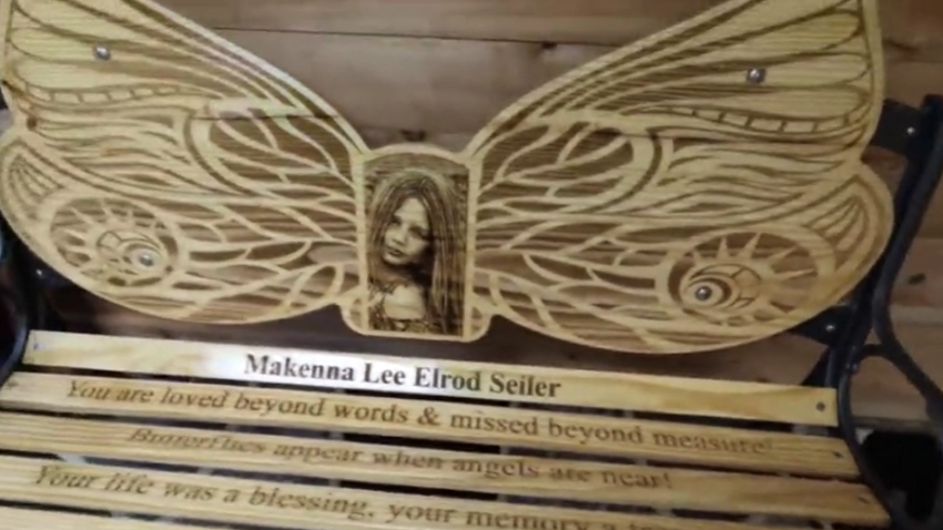 Artista construye bancos de madera en solidaridad con Uvalde; uno por cada víctima