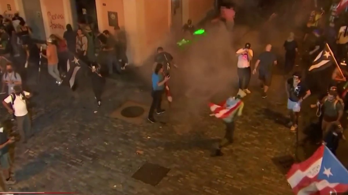 Incidentes y arrestos tras violentas protestas en Puerto Rico
