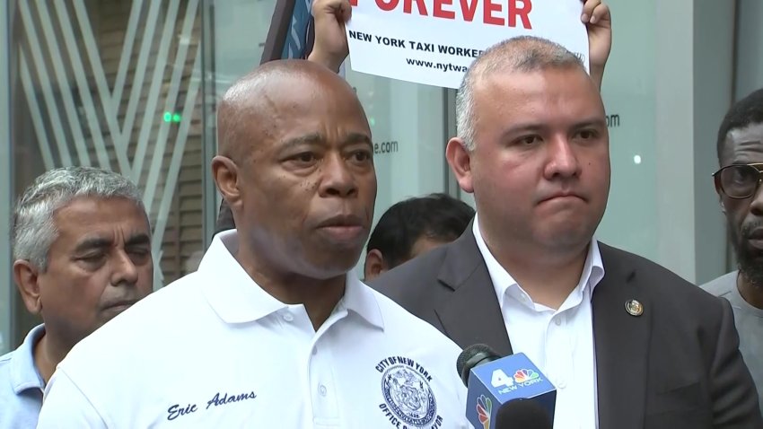 Solicitantes de asilo son forzados a viajar desde Texas a Nueva York, según alcalde
