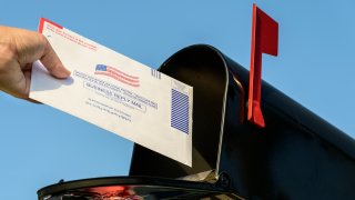 Cox, que cuenta con el respaldo del expresidente Donald Trump, desafía al demócrata Wes Moore a reemplazar al gobernador republicano Larry Hogan, cuyo mandato es limitado.