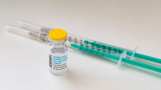 Los nuevos estándares están alineados a "las pautas actuales de los Centros para el Control y la Prevención de Enfermedades y aprovechan el suministro mejorado de la vacuna JYNNEOS".