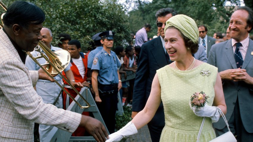 NEW YORK, USA – JULY 09:  Queen Elizabeth ll greets a jazz musician in New York during a State Visit to the United States on July 09, 1976 in New York, USA. (Photo by Anwar Hussein/Getty Images)