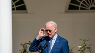 El presidente Joe Biden preguntó por una legisladora que había fallecido, durante un acto en la Casa Blanca este miércoles.