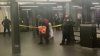 Hombre es apuñalado en estación de trenes de Times Square