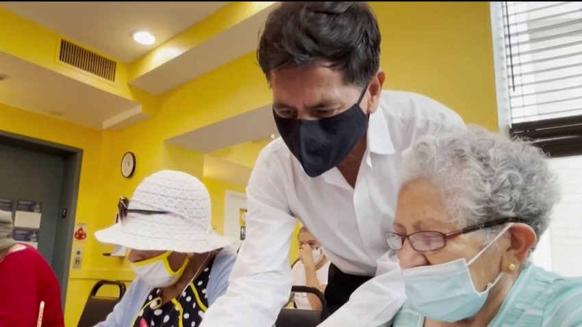 CENAES: Programa de alfabetización ayuda a residentes a lograr sus sueños