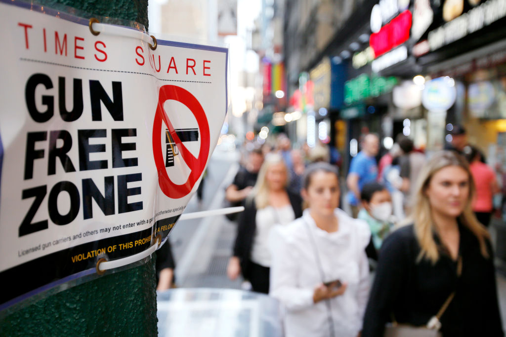 NY impone nuevos límites de armas de fuego en Times Square – Telemundo ...