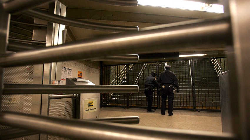 TLMD-nypd-subway-GettyImages-56470779.jpg