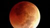 El último eclipse lunar total del año deleitó a muchos aunque el mal tiempo hizo de las suyas