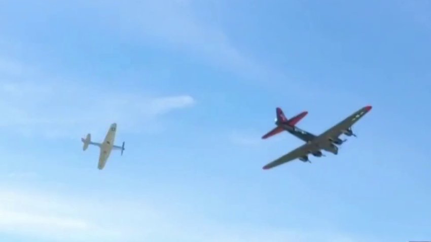 Captado en video: chocan dos aviones durante espectáculo aéreo en Texas