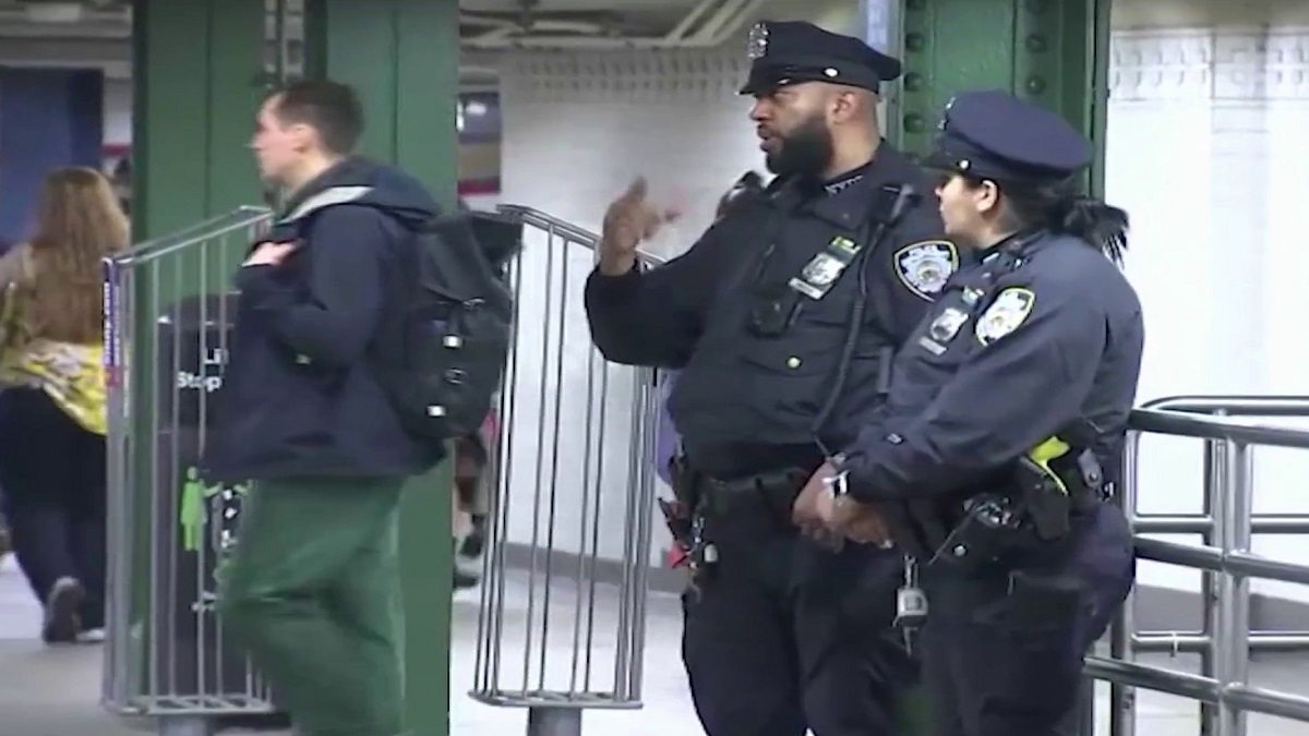 Man robbed at Manhattan subway station – NBC New York (47)