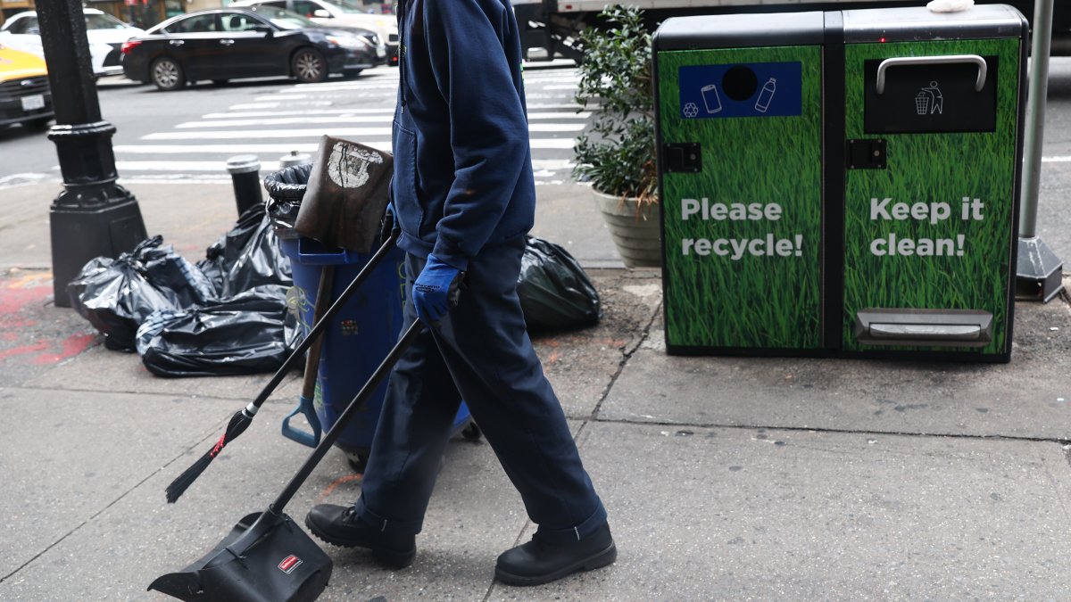 Eric Adams Introduces New Funds For ‘Get Stuff Clean’ – Telemundo New York (47)