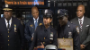 Honran a policías de NYC por rescatar a hombre tras caer a los rieles del tren el Día de Acción de Gracias
