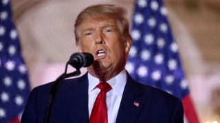 El expresidente Donald Trump, durante el anuncio de su candidatura presidencial el sábado 12 de noviembre en su residencia de Mar-a-Lago, en Florida.