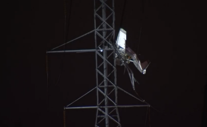 Avioneta colgando de una torre de línea eléctrica – NBC Washington DC (44)