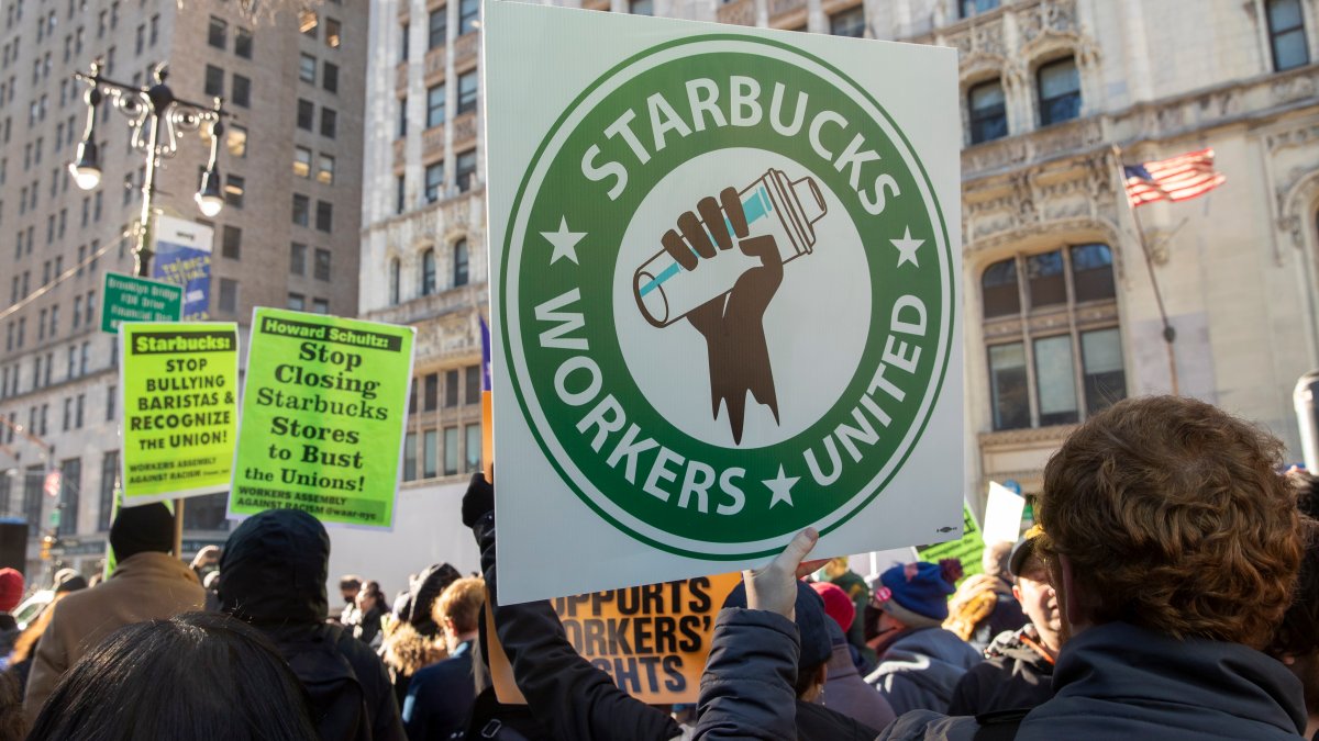 Starbucks employees in US celebrate first anniversary of Union Fight – NBC New York (47)