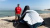 “Tenía miedo de las culebras”, mexicano acampa en playa de Catar para ahorrar dinero