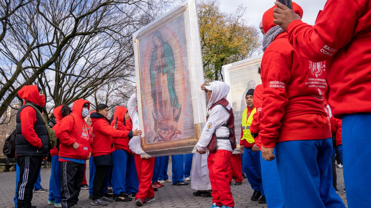 Mexicans in New York worship the Virgin of Guadalupe even with their bikes – NBC New York (47)