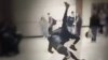 Captado en video: presentan cargos contra estudiantes tras golpiza en una escuela de Virginia
