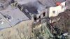 FDNY: Voraz incendio de 3 alarmas devora casa en El Bronx; 1 bombero herido
