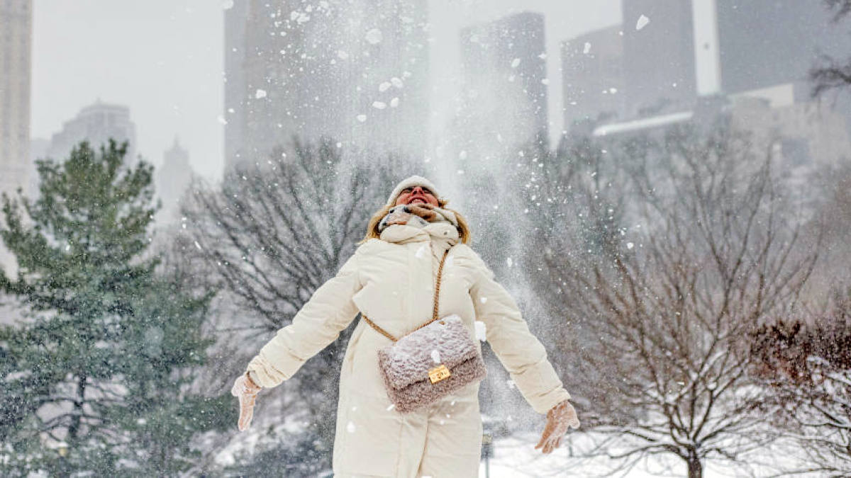 Unlikely White Christmas in NYC: 673 Days Without Snow, Mild ...