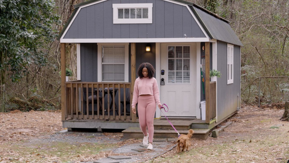 CNBC: This Young Woman Is Paying $0 to Live in a ‘Luxury Tiny House’ She Built for $35,000 in Her Backyard