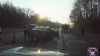 En video: policía y bombero son arrollados mientras atendían un accidente en la carretera
