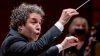 El director de orquesta venezolano Gustavo Dudamel dirigirá la Filarmónica de Nueva York