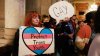 Aprueban ley que limita atención médica a niños transgénero en Kansas
