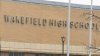 Encuentran estudiante inconsciente en baño de escuela secundaria Wakefield en Arlington