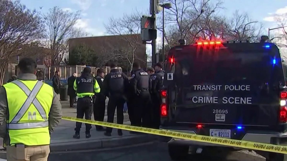 “Algo se tiene que hacer”: pasajeros y un sindicato de Metro exigen cambios tras tiroteos