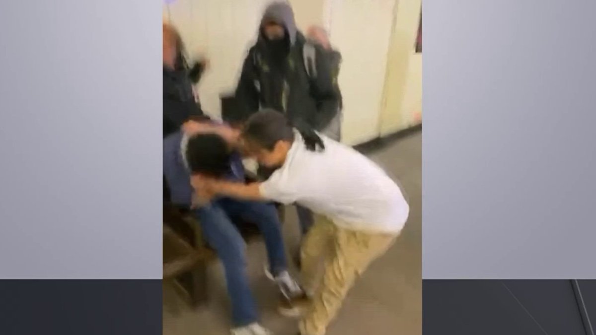 14-year-old arrested for beating another teenager at Washington Heights subway station
