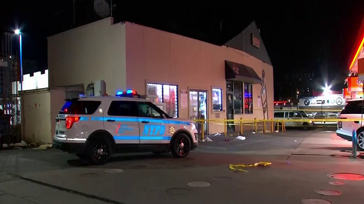 NYPD: Man shot in head while at Bronx gas station