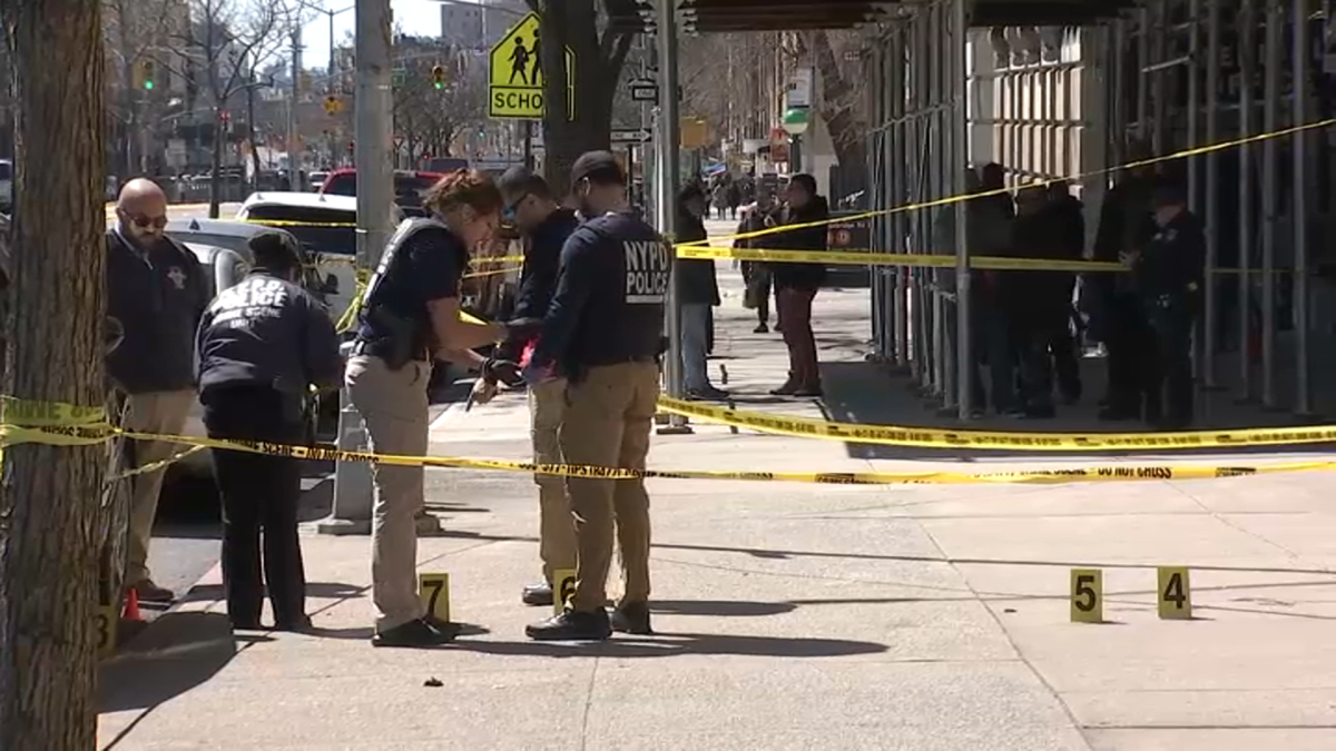 NYPD: Cops shoot man with kitchen knife after father calls for mental health crisis in Bronx