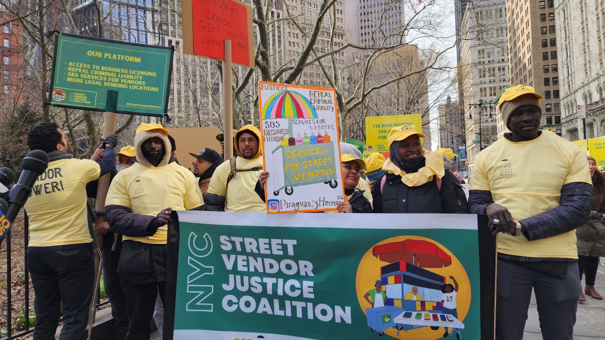 Street vendors raise their voices in hopes of legalizing their business in New York