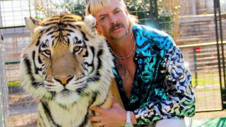 Fotografía de archivo cedida por Netflix donde aparece Joseph Maldonado-Passage, más conocido como Joe Exotic.