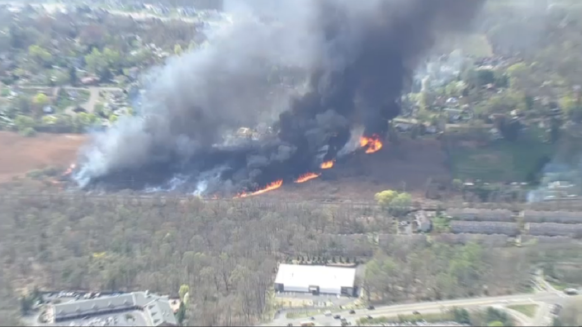 Wildfire threatens nearby homes in Rockland County