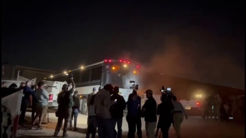 Empiezan a procesar a los primeros migrantes tras el fin del Título 42