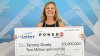 Final feliz: un tornado destroza su casa, pero gana premio de la lotería de $2 millones
