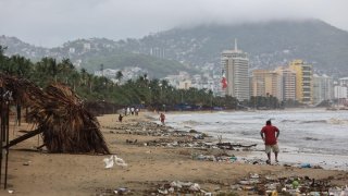 Playas de Acapulco llenas de basura