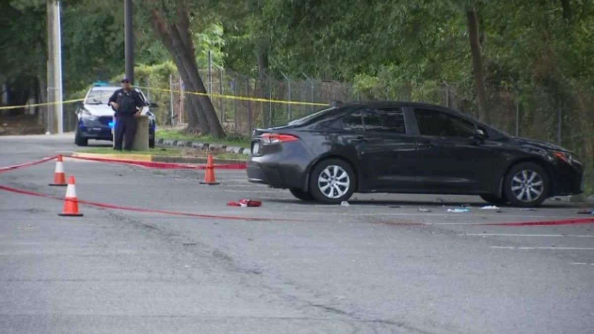 Mujer es herida de bala en su auto mientras su hijo estaba abordo ...