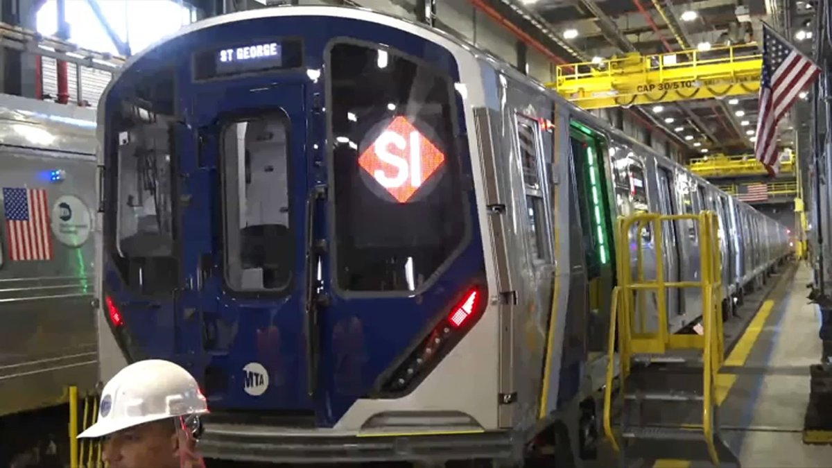 Staten Island Railroad Gets New Subway Cars for the First Time in 50 Years