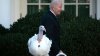 Biden celebra su cumpleaños perdonando a dos pavos por Thanksgiving