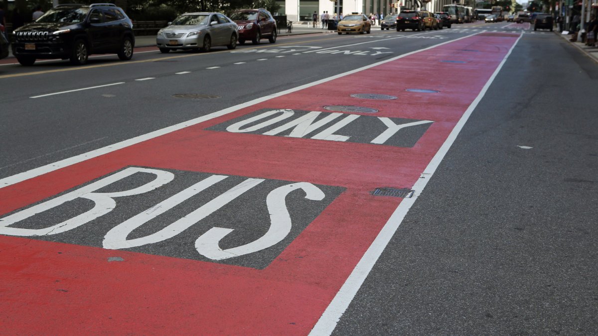 NYC Police Crack Down on Illegal Parking in Bus Lanes, Warns Drivers of Consequences