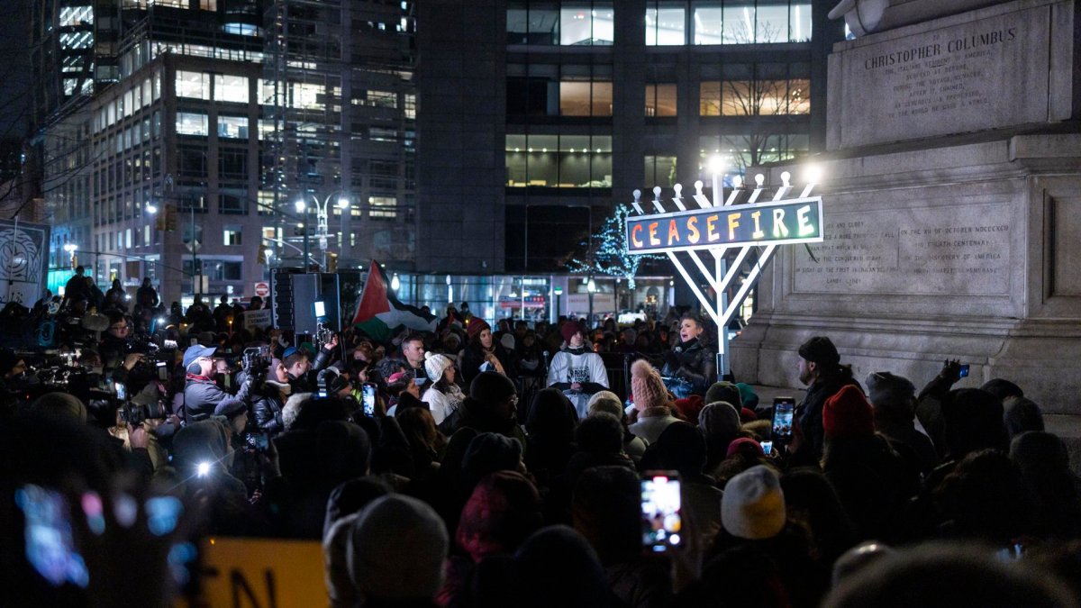 Group of New York Jews celebrate Hanukkah calling for ceasefire in Gaza