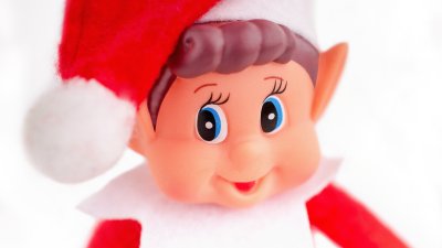 “Elf on the Shelf”: en qué consiste esta tradición y cuán positivo es para los niños