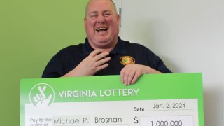 Michael Brosnan, ganador de la lotería de Virginia.