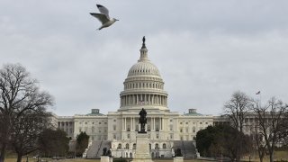 El Congreso se encuentra debatiendo el acuerdo fronterizo que incluye ayuda a Ucrania.