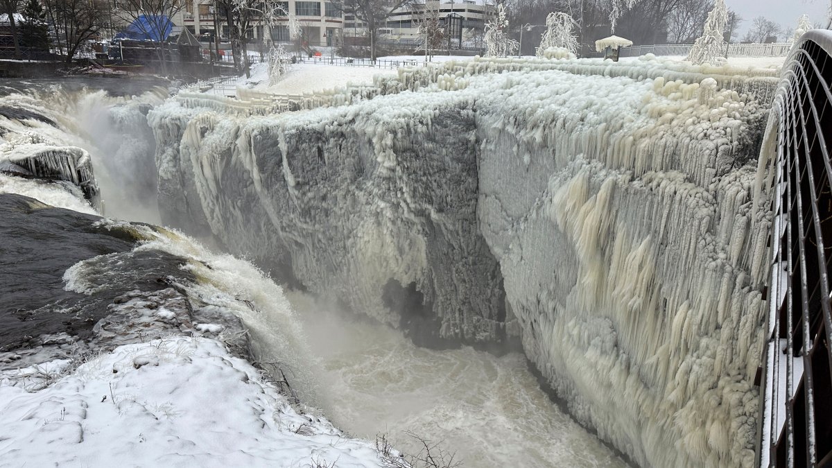 Winter Storms and Record High Death Toll: Arctic Weather Causes Chaos in Memphis and Across the US