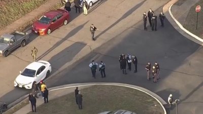 Oficiales le disparan mortalmente a un hombre con un cuchillo tras apuñalamientos en Manassas
