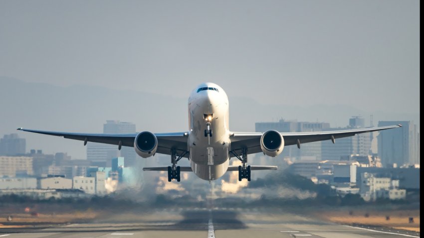Avión con destino a Chicago aterriza de emergencia por un “cliente perturbador”